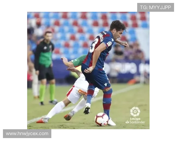 上海足球队以53分领跑世锦赛积分榜展现强劲实力