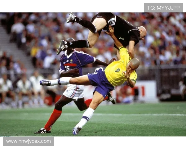 从贫困中崛起的足球巨星:他们的童年故事与奋斗历程 从贫困中崛起的足球巨星:他们的童年故事与奋斗历程