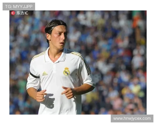 足球明星发带细致风格解析展现个性与时尚魅力